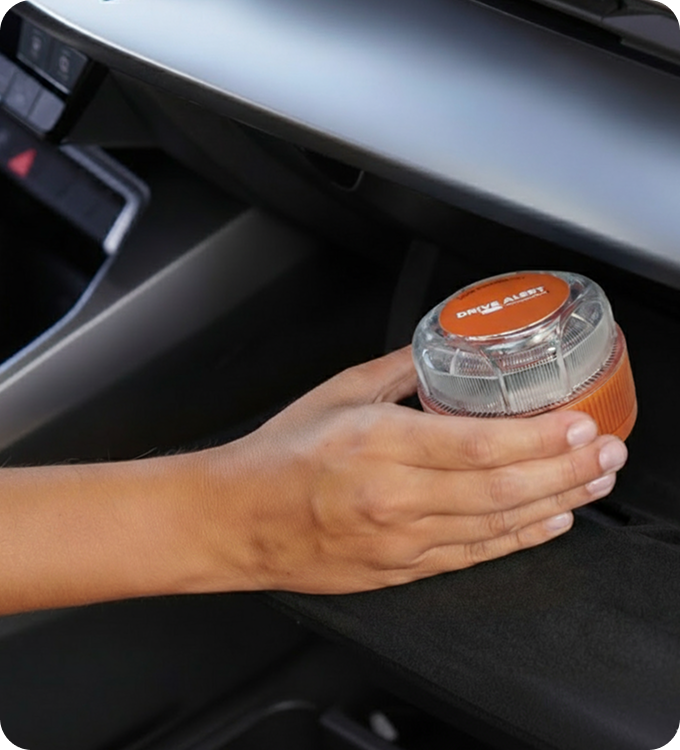 ¿Es obligatorio llevar la luz V16 en el coche?